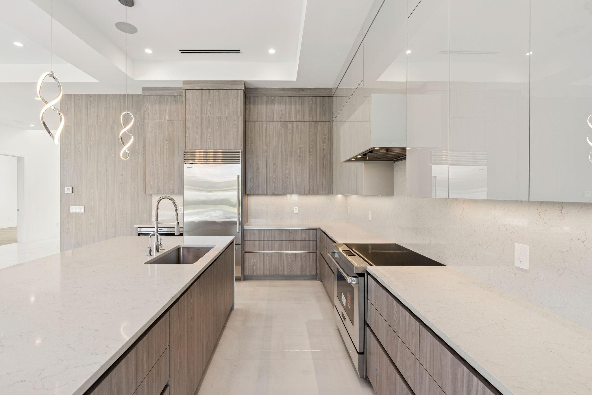 SPANISH VILLAGE - Residential