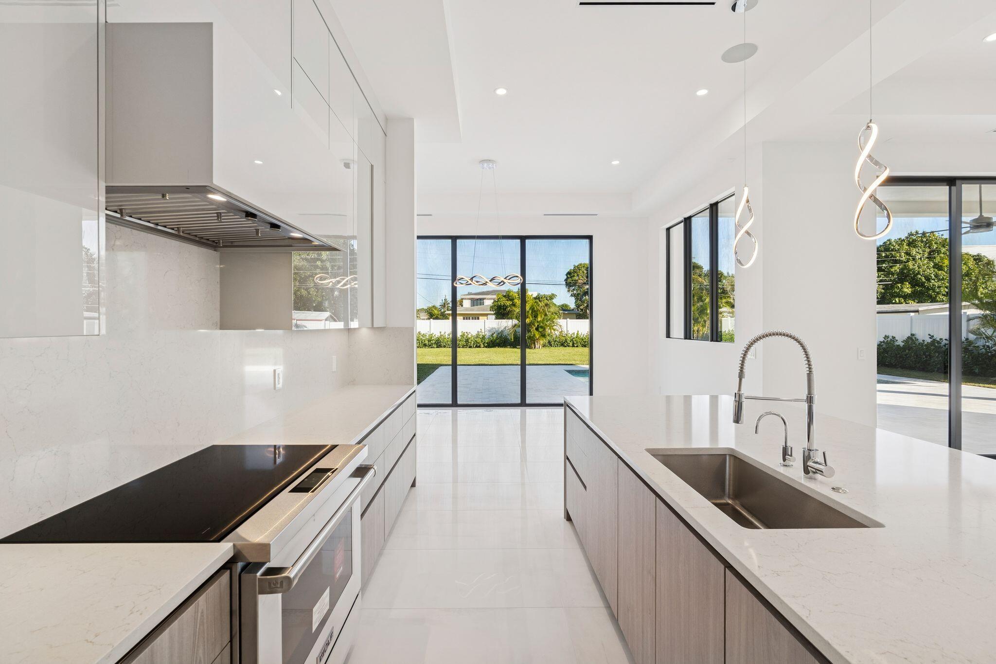 SPANISH VILLAGE - Residential