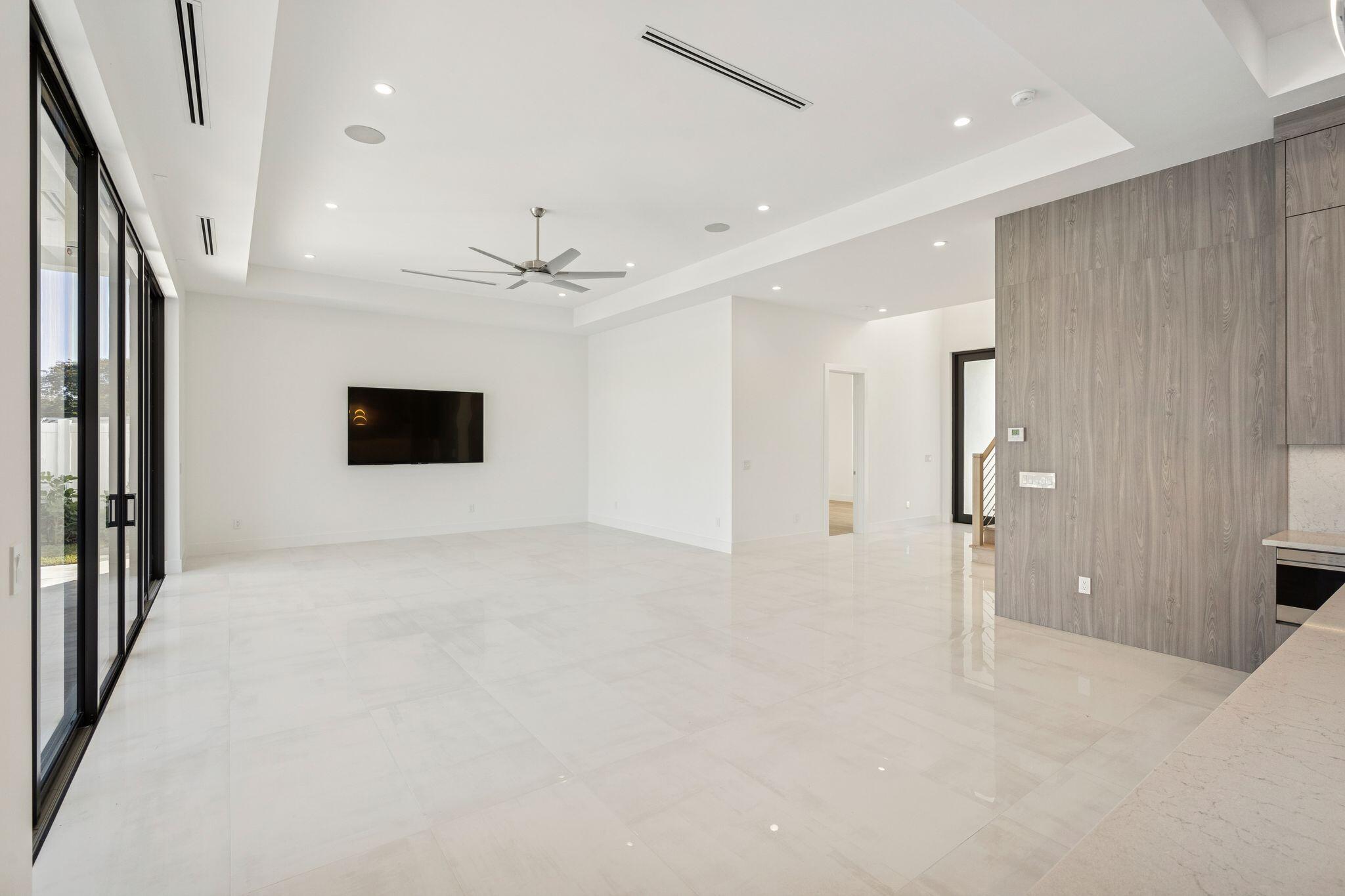 SPANISH VILLAGE - Residential