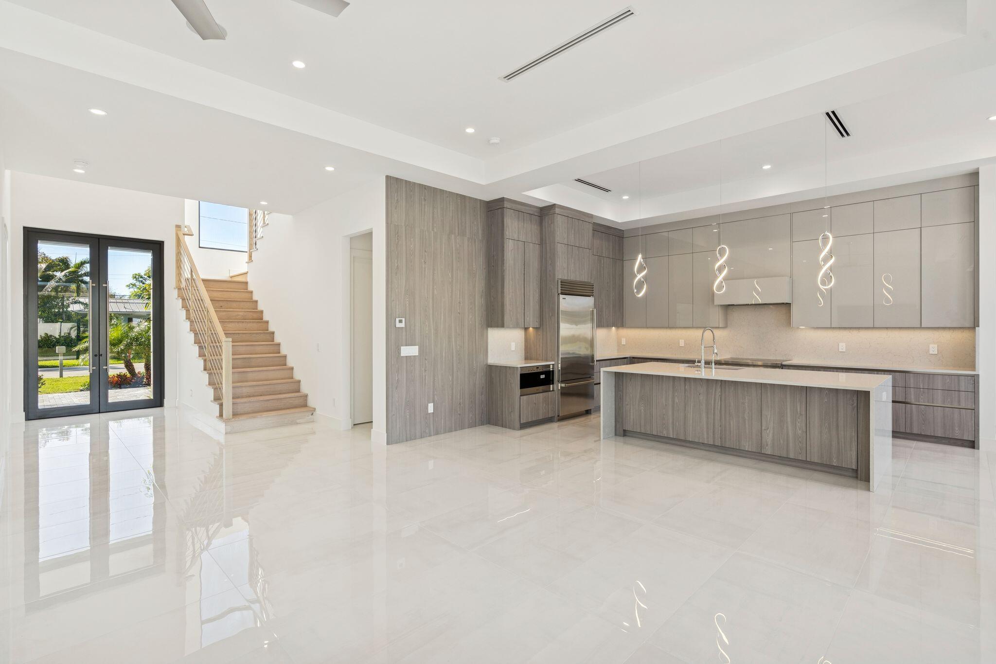 SPANISH VILLAGE - Residential