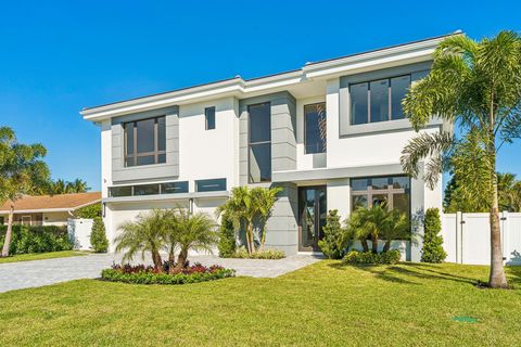 Photo of 261 NW 8th Street, Boca Raton, FL 33432 (MLS # R11161135)