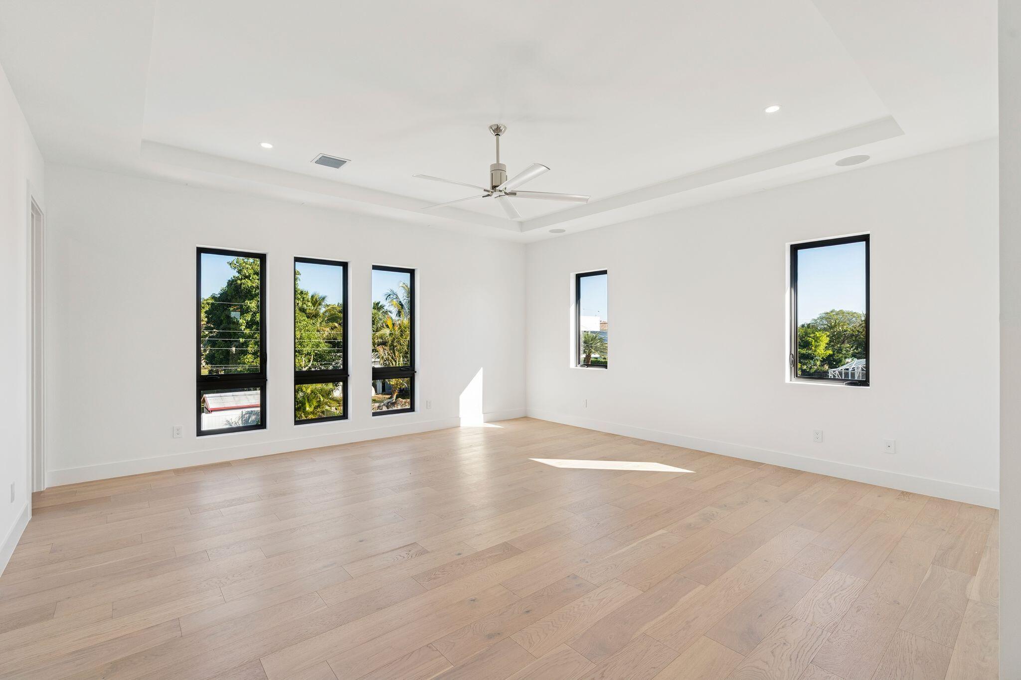 SPANISH VILLAGE - Residential