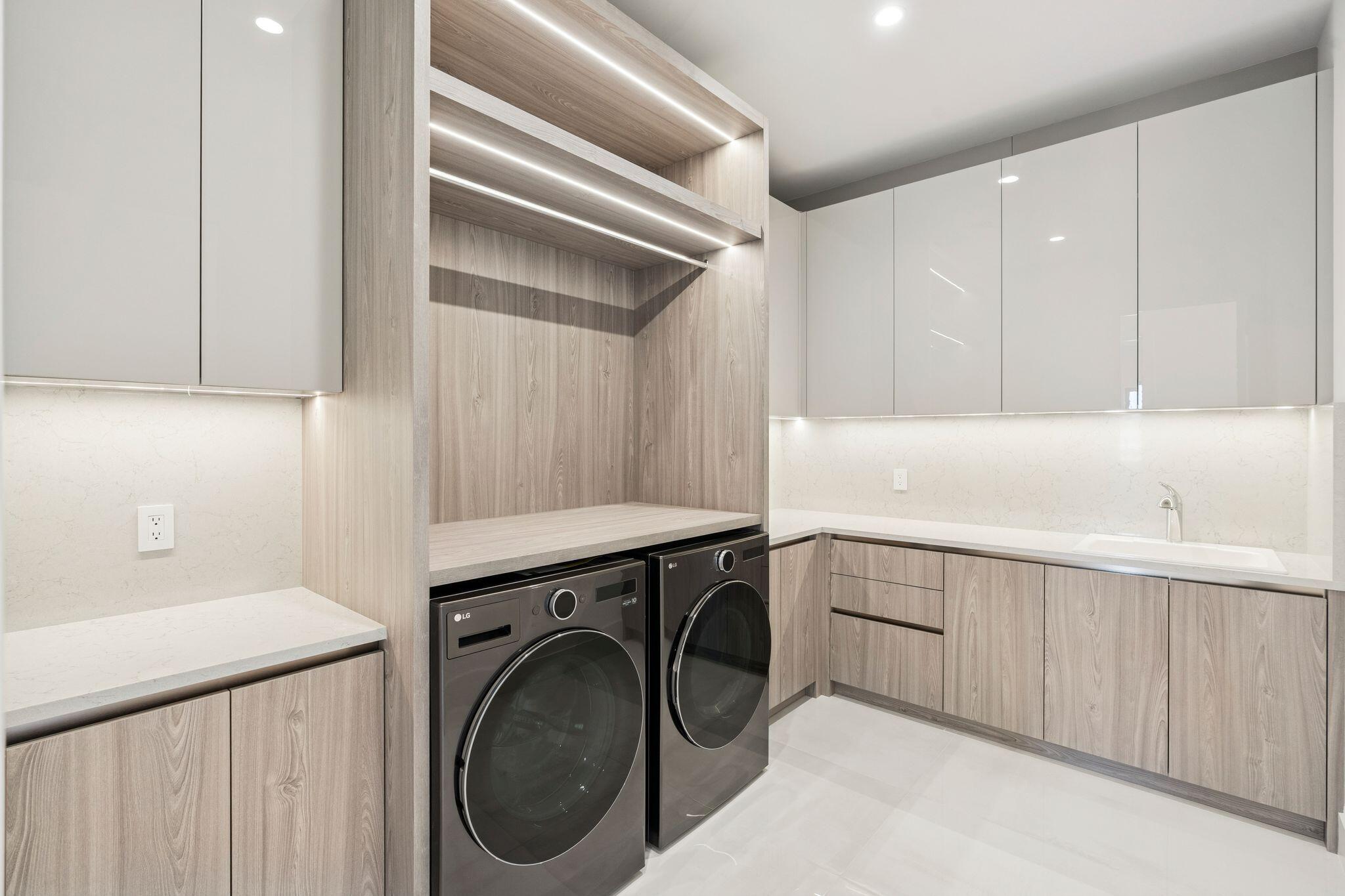 SPANISH VILLAGE - Residential