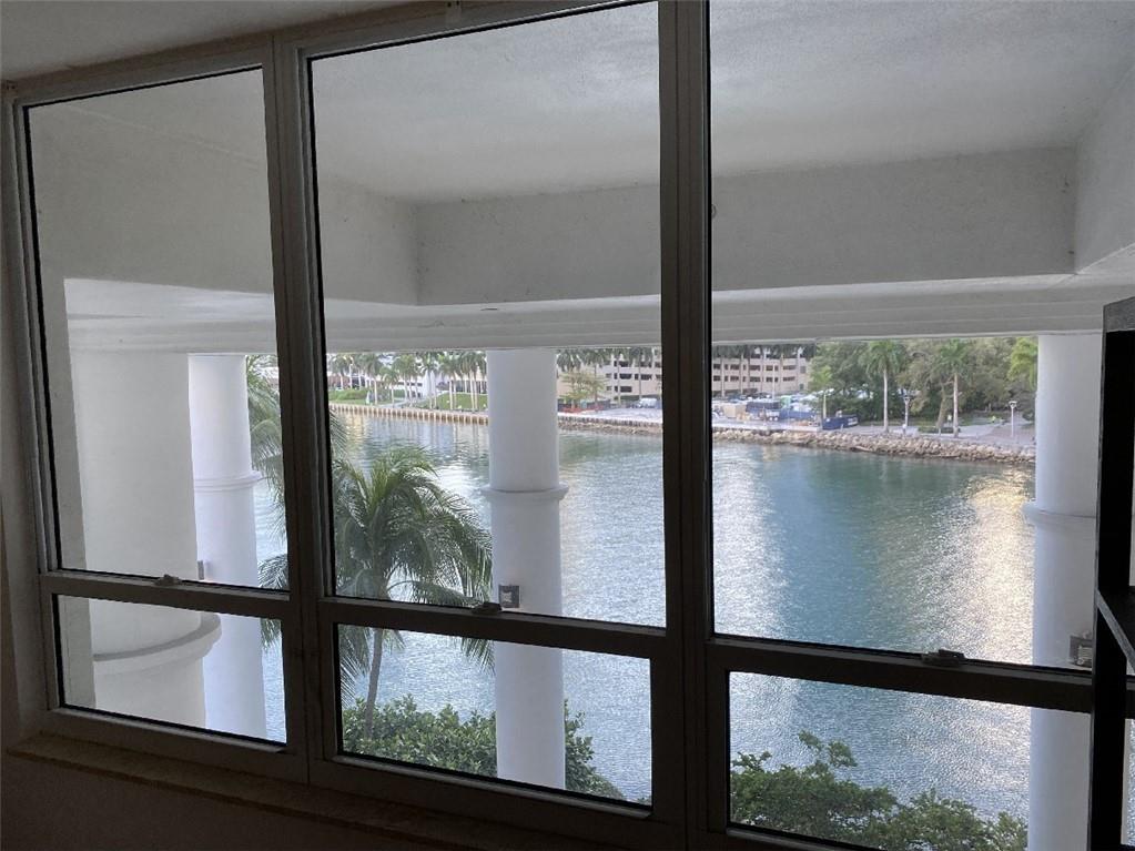 THE COURTS BRICKELL KEY - Residential