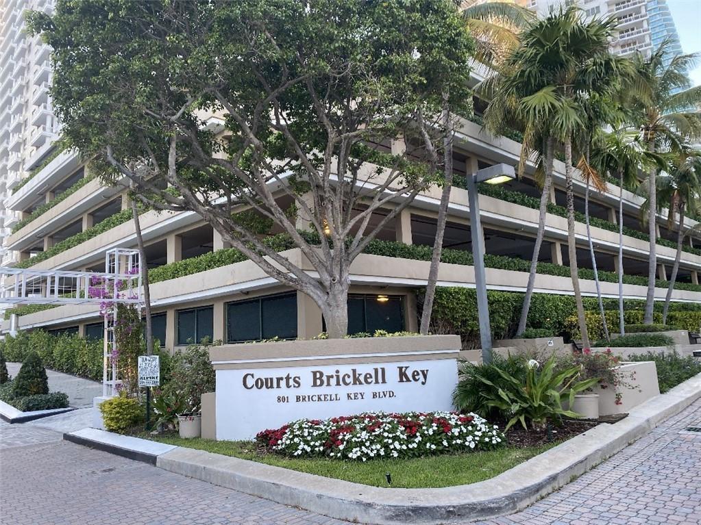 THE COURTS BRICKELL KEY - Residential