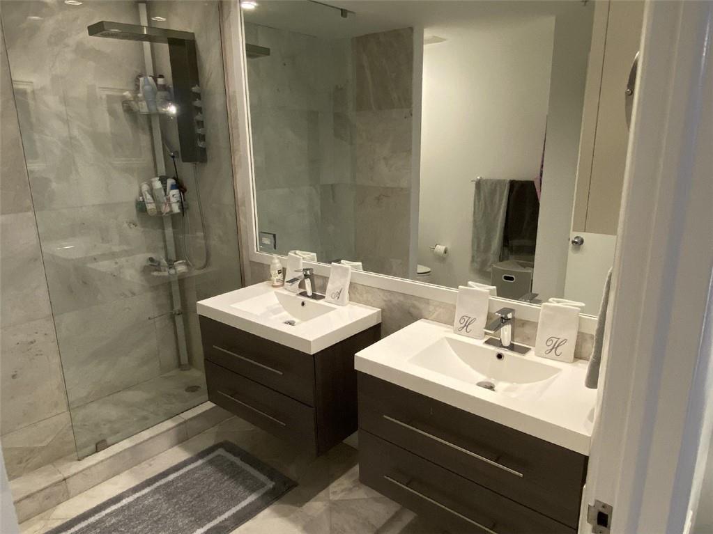 THE COURTS BRICKELL KEY - Residential