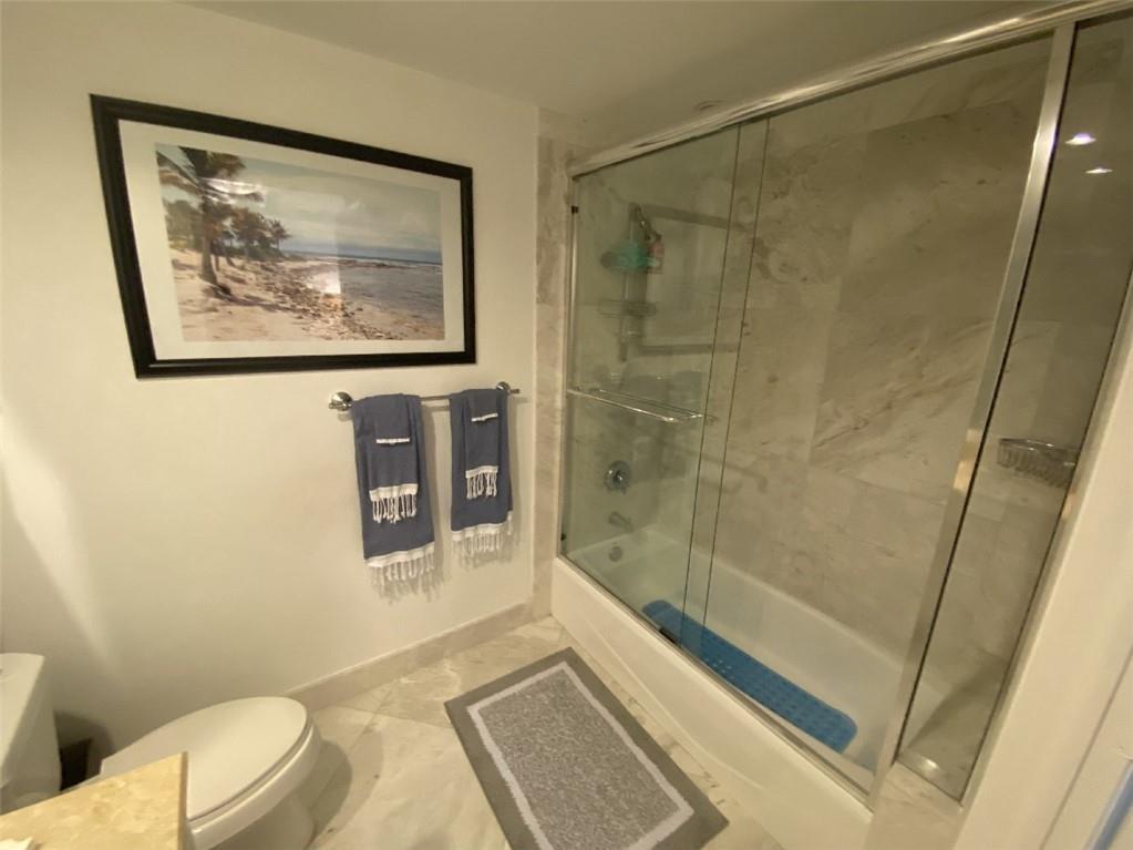 THE COURTS BRICKELL KEY - Residential