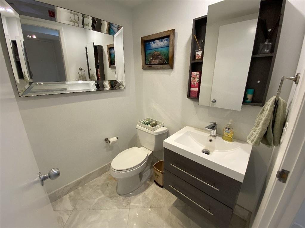 THE COURTS BRICKELL KEY - Residential