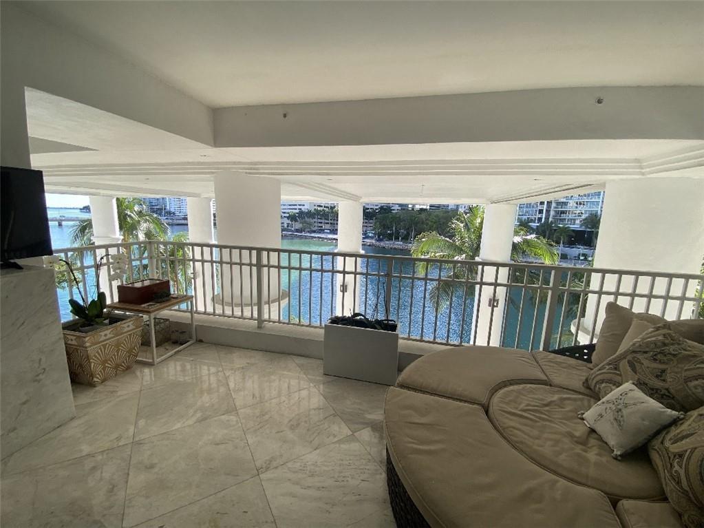 THE COURTS BRICKELL KEY - Residential