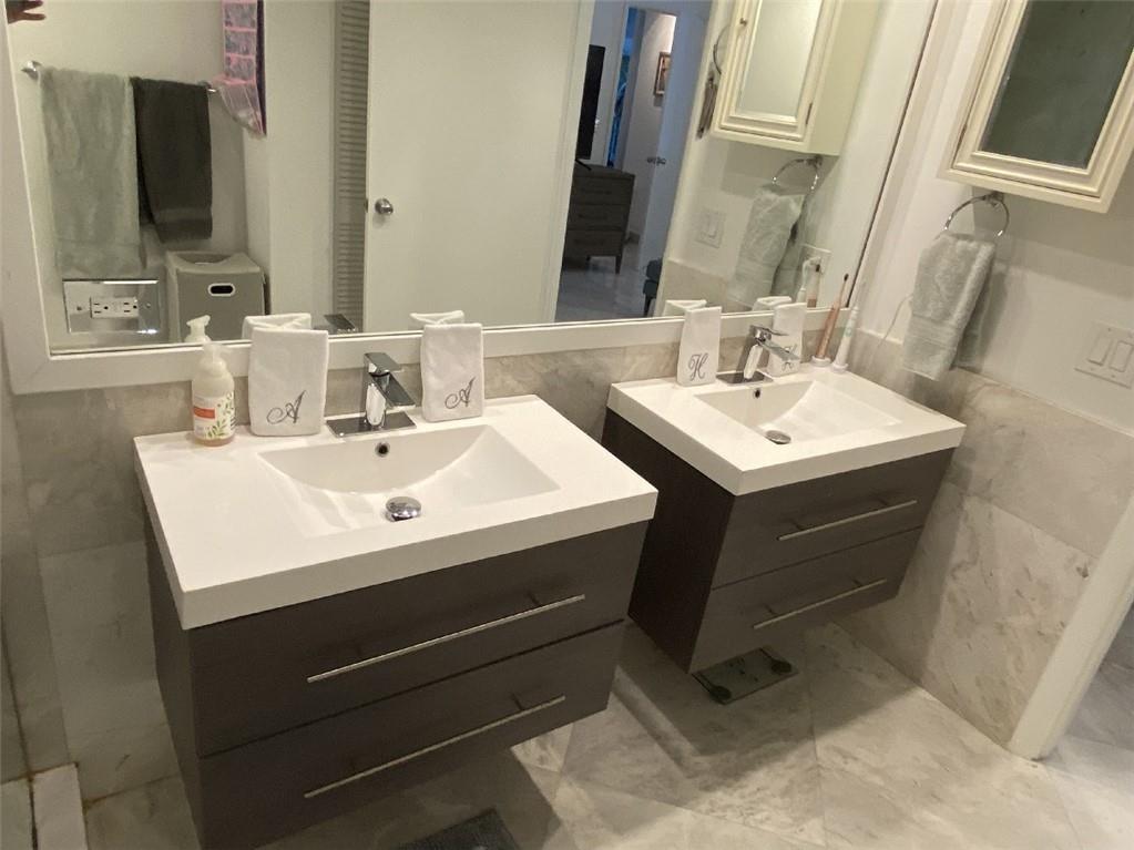 THE COURTS BRICKELL KEY - Residential