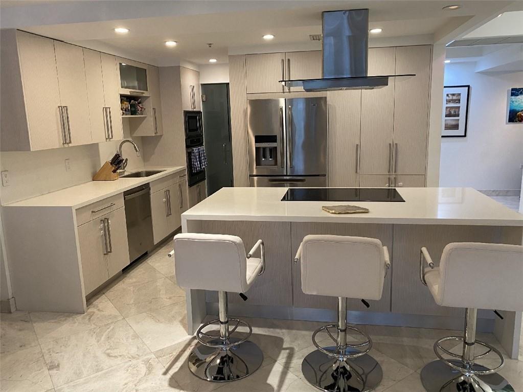 THE COURTS BRICKELL KEY - Residential