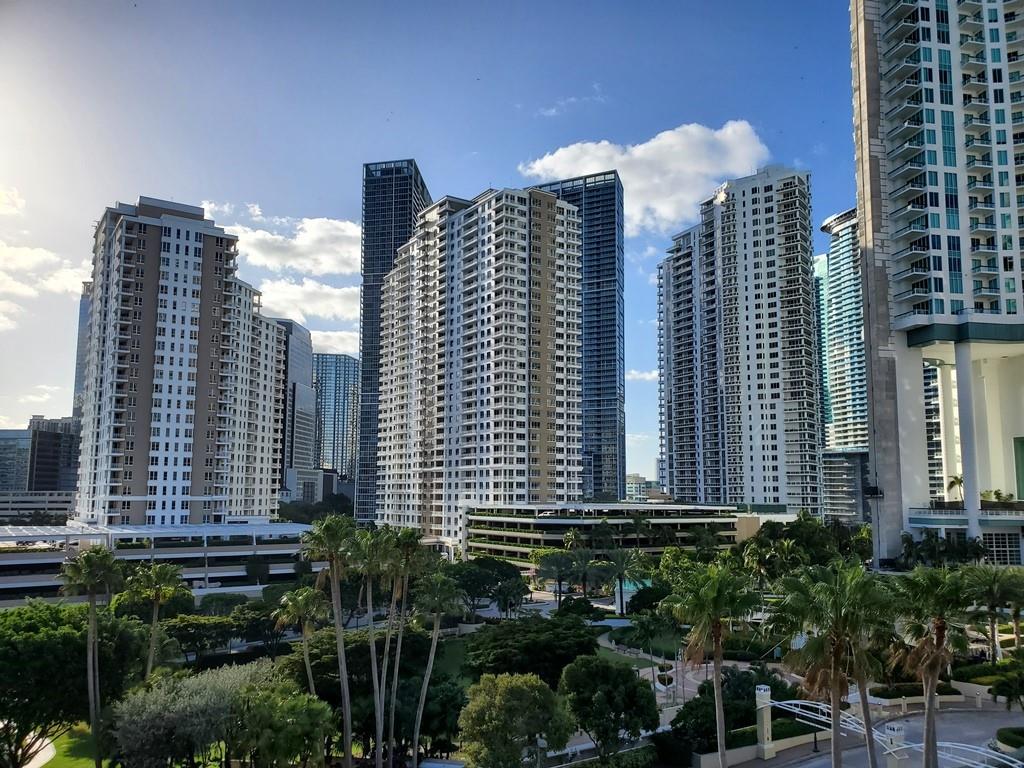 THE COURTS BRICKELL KEY - Residential
