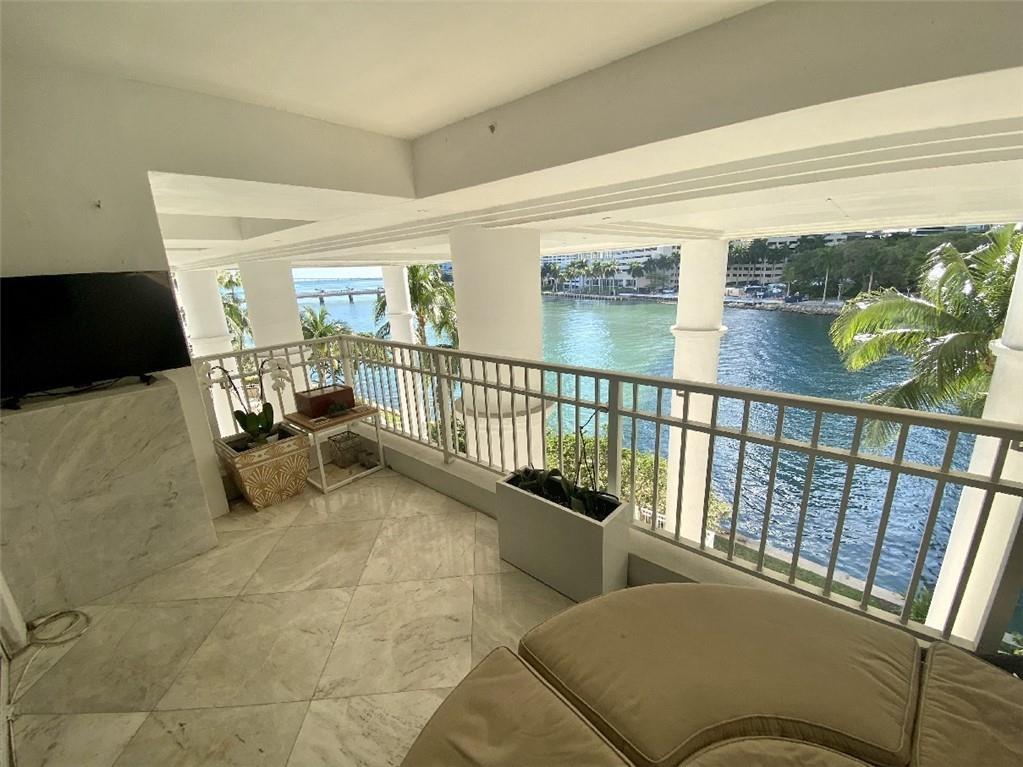 THE COURTS BRICKELL KEY - Residential