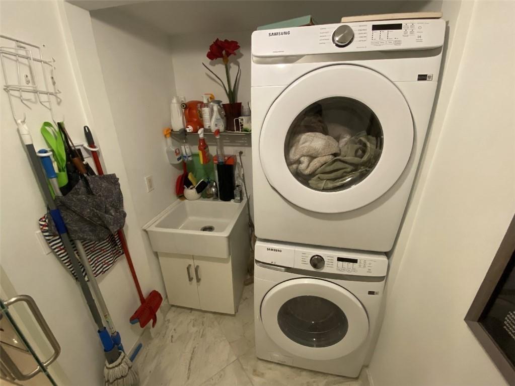 THE COURTS BRICKELL KEY - Residential