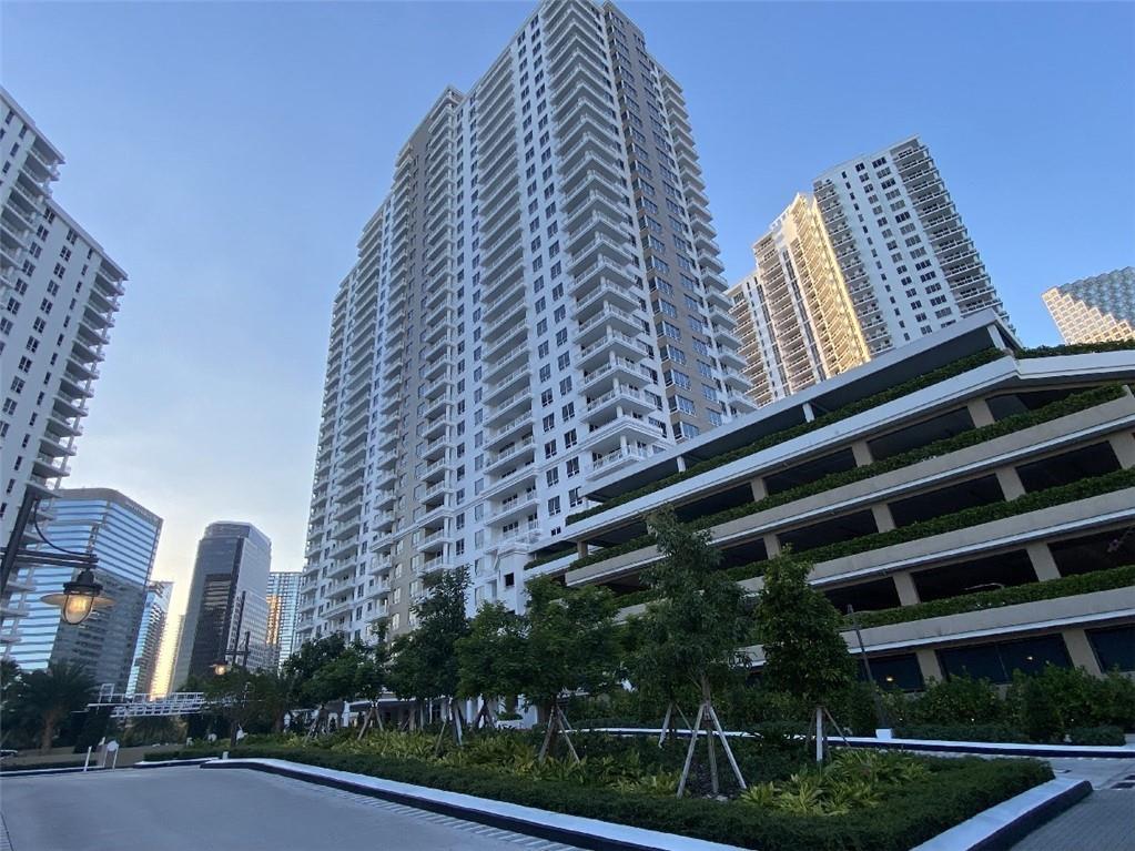 THE COURTS BRICKELL KEY - Residential