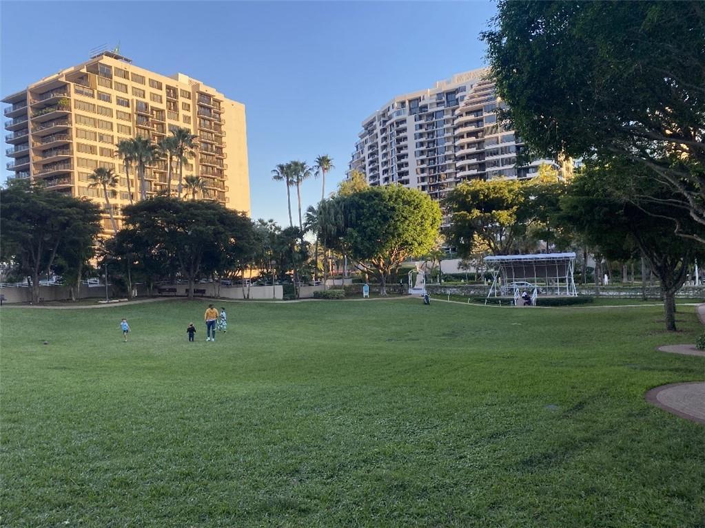 THE COURTS BRICKELL KEY - Residential