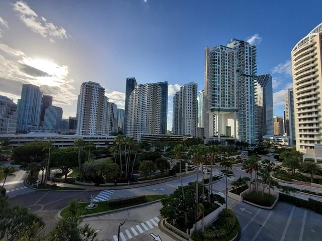 THE COURTS BRICKELL KEY - Residential