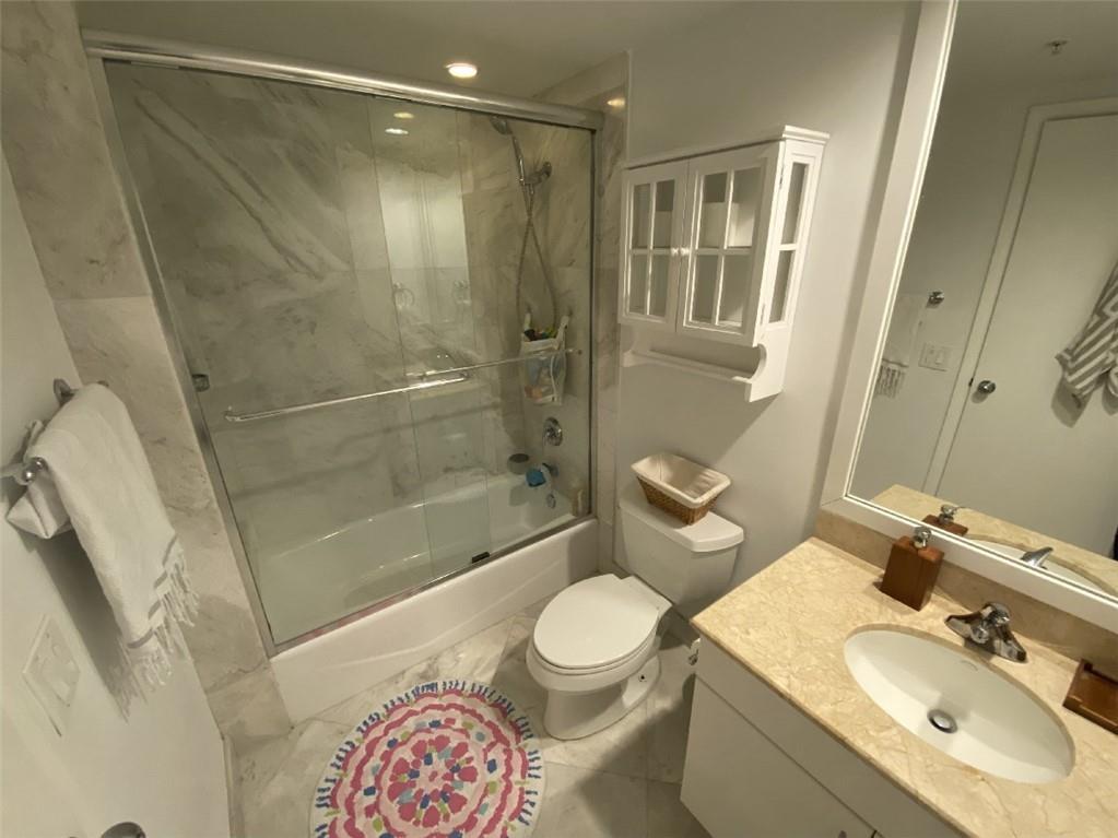 THE COURTS BRICKELL KEY - Residential