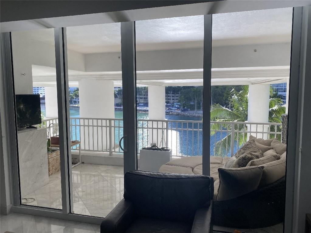 THE COURTS BRICKELL KEY - Residential