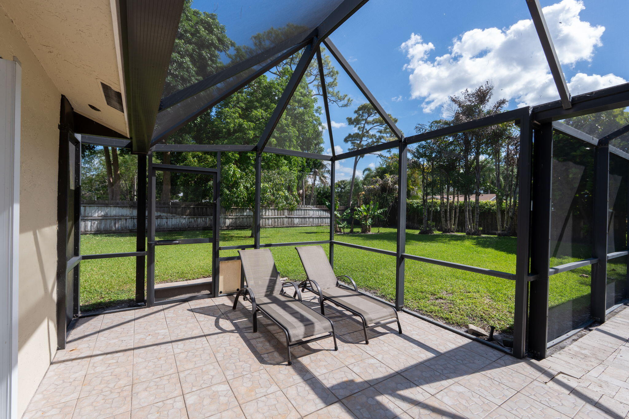 PINEWOOD EAST 2 OF WELLINGTON - Residential