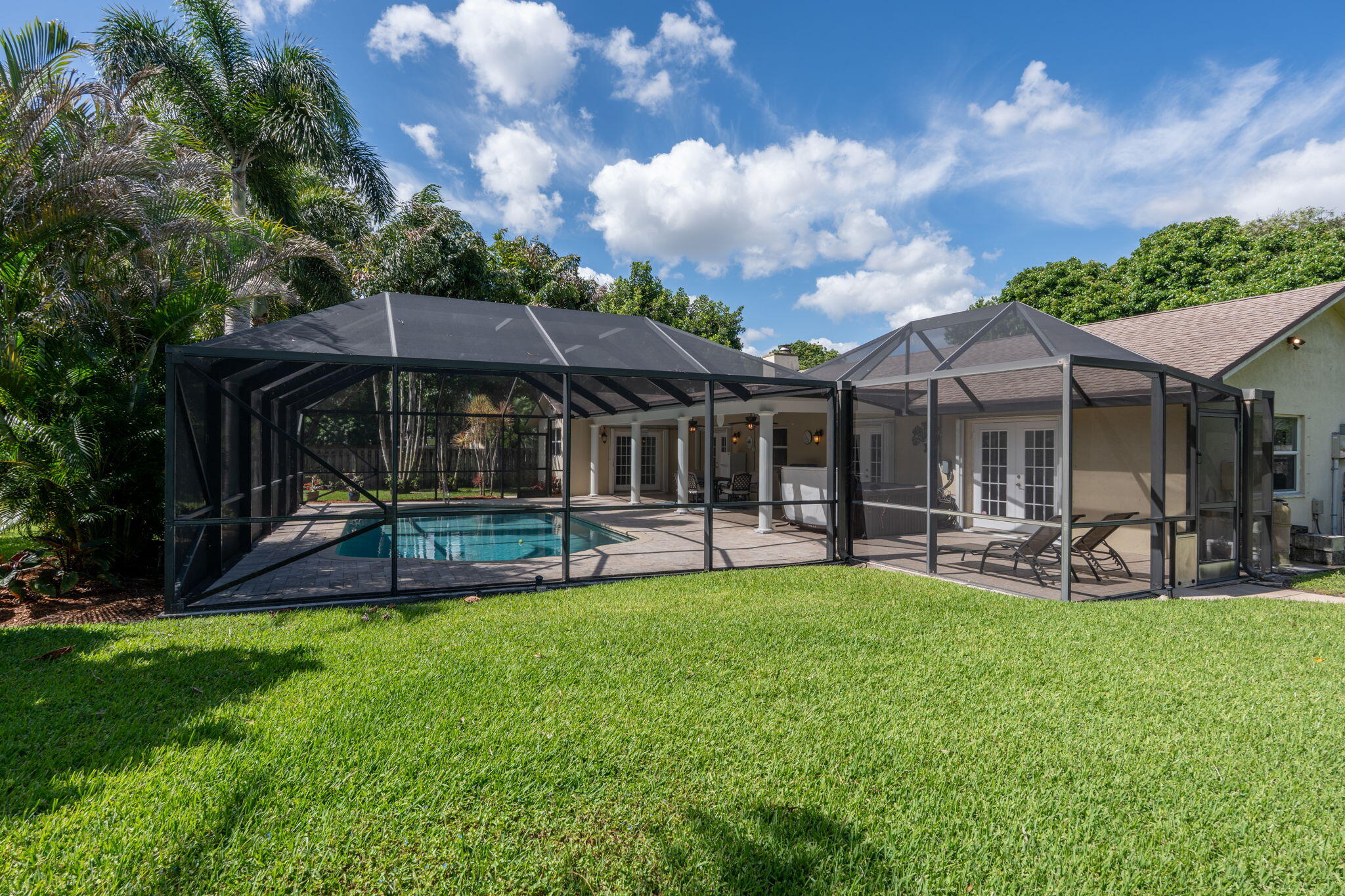 PINEWOOD EAST 2 OF WELLINGTON - Residential