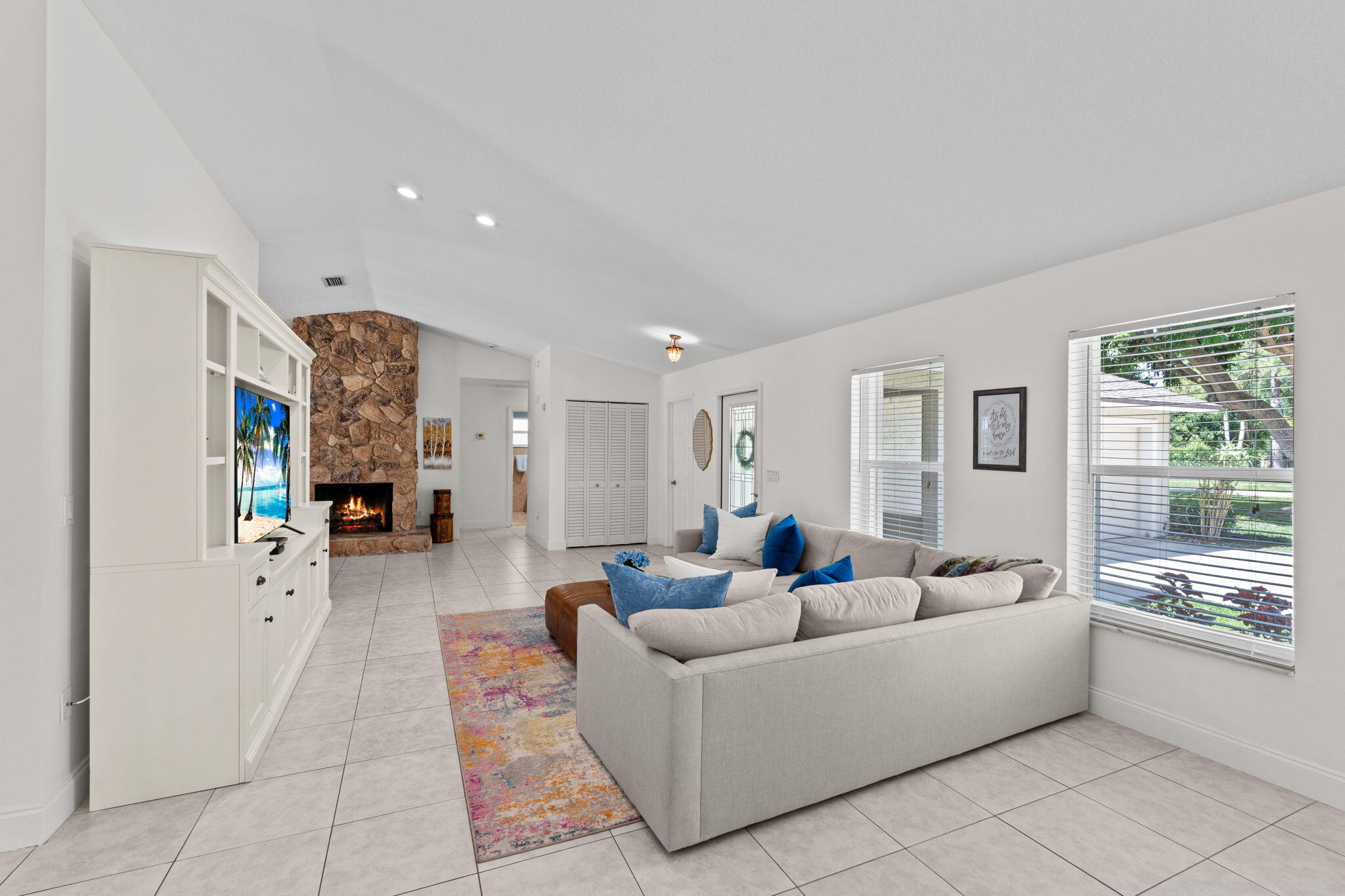 PINEWOOD EAST 2 OF WELLINGTON - Residential