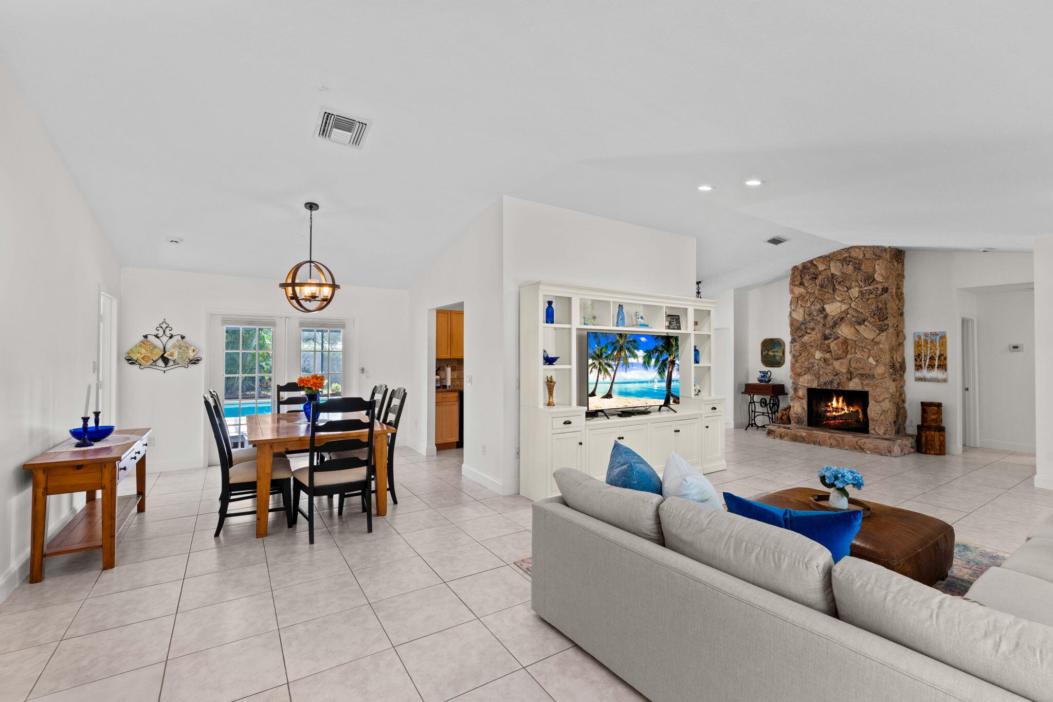 PINEWOOD EAST 2 OF WELLINGTON - Residential