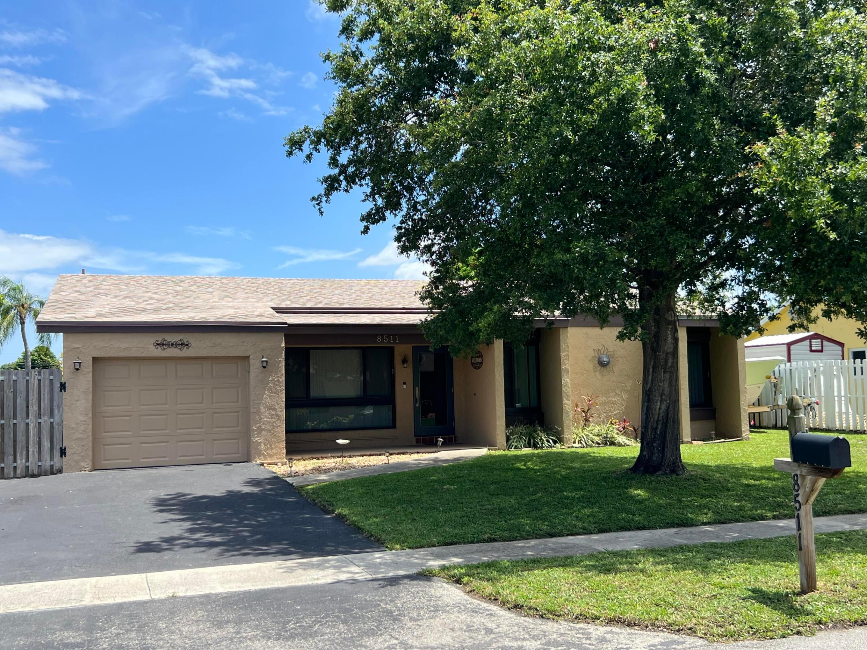 8511 NW 8th Street, Pembroke Pines FL 33024