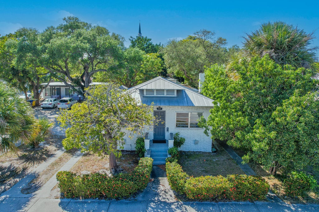 Photo of 131 S Federal Highway, Lake Worth Beach, FL 33460 (MLS # R11077505)