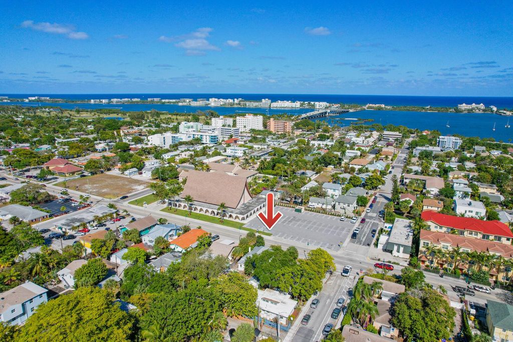 Photo of 131 S Federal Highway, Lake Worth Beach, FL 33460 (MLS # R11077505)