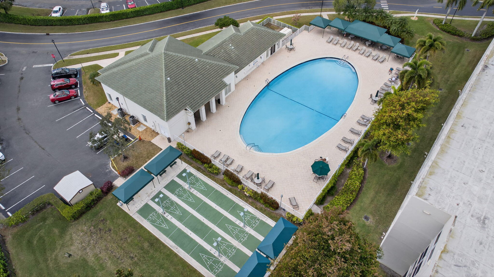 SOUTHAMPTON CONDOMINIUM - Residential