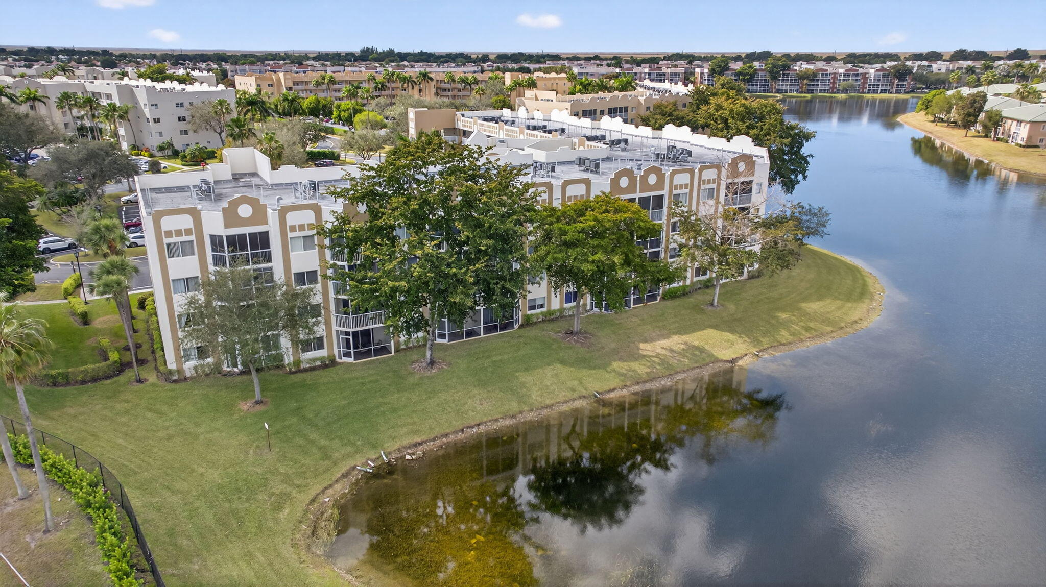 SOUTHAMPTON CONDOMINIUM - Residential