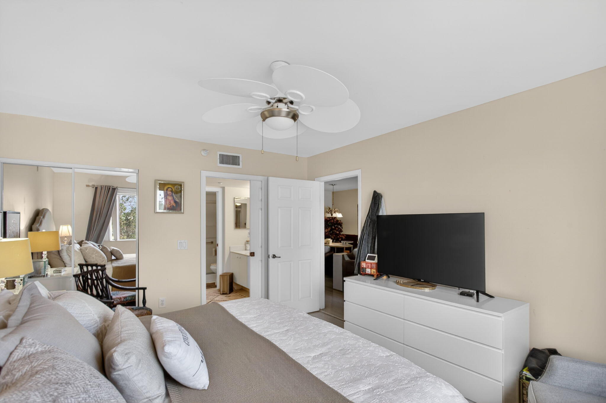 SOUTHAMPTON CONDOMINIUM - Residential