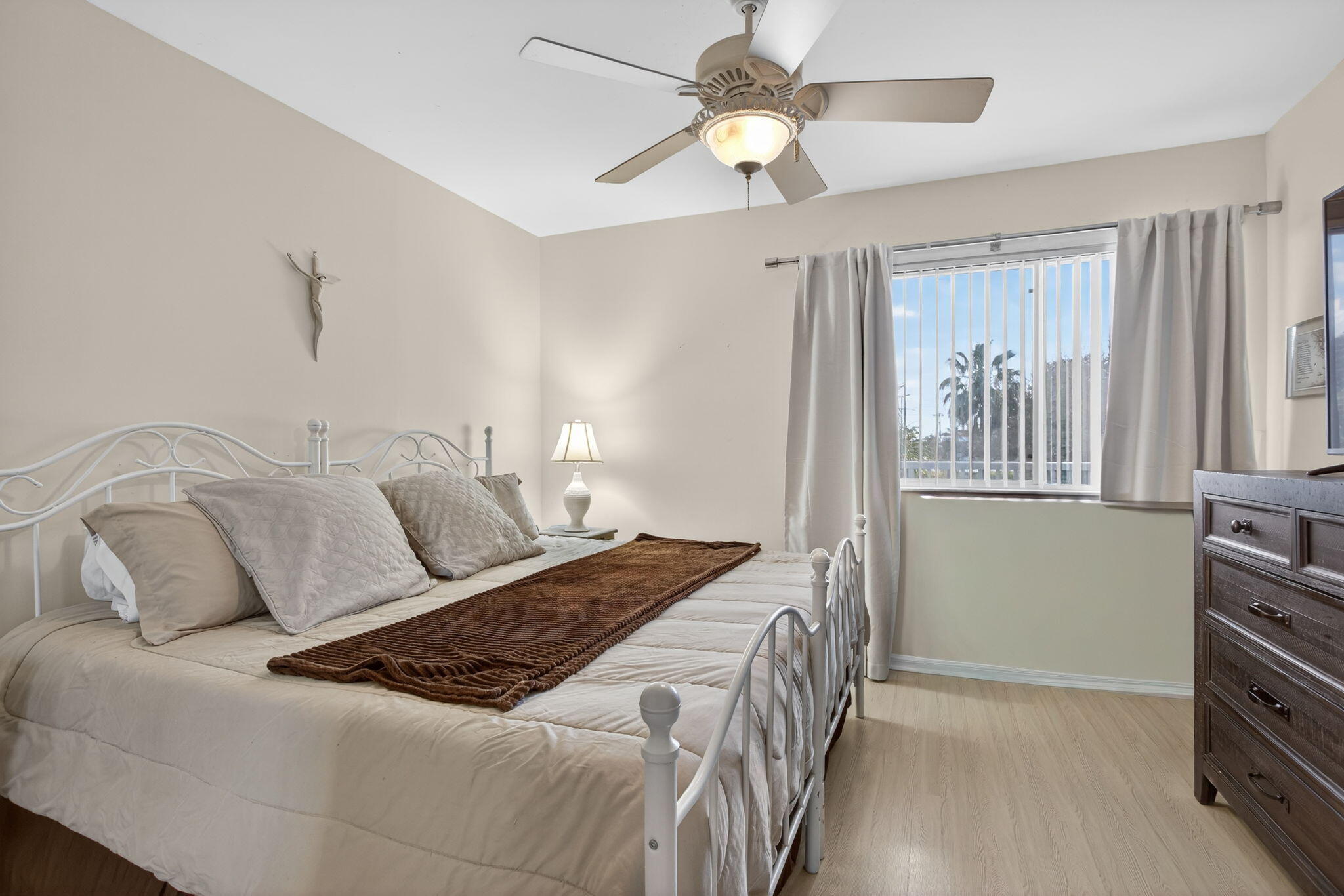 SOUTHAMPTON CONDOMINIUM - Residential