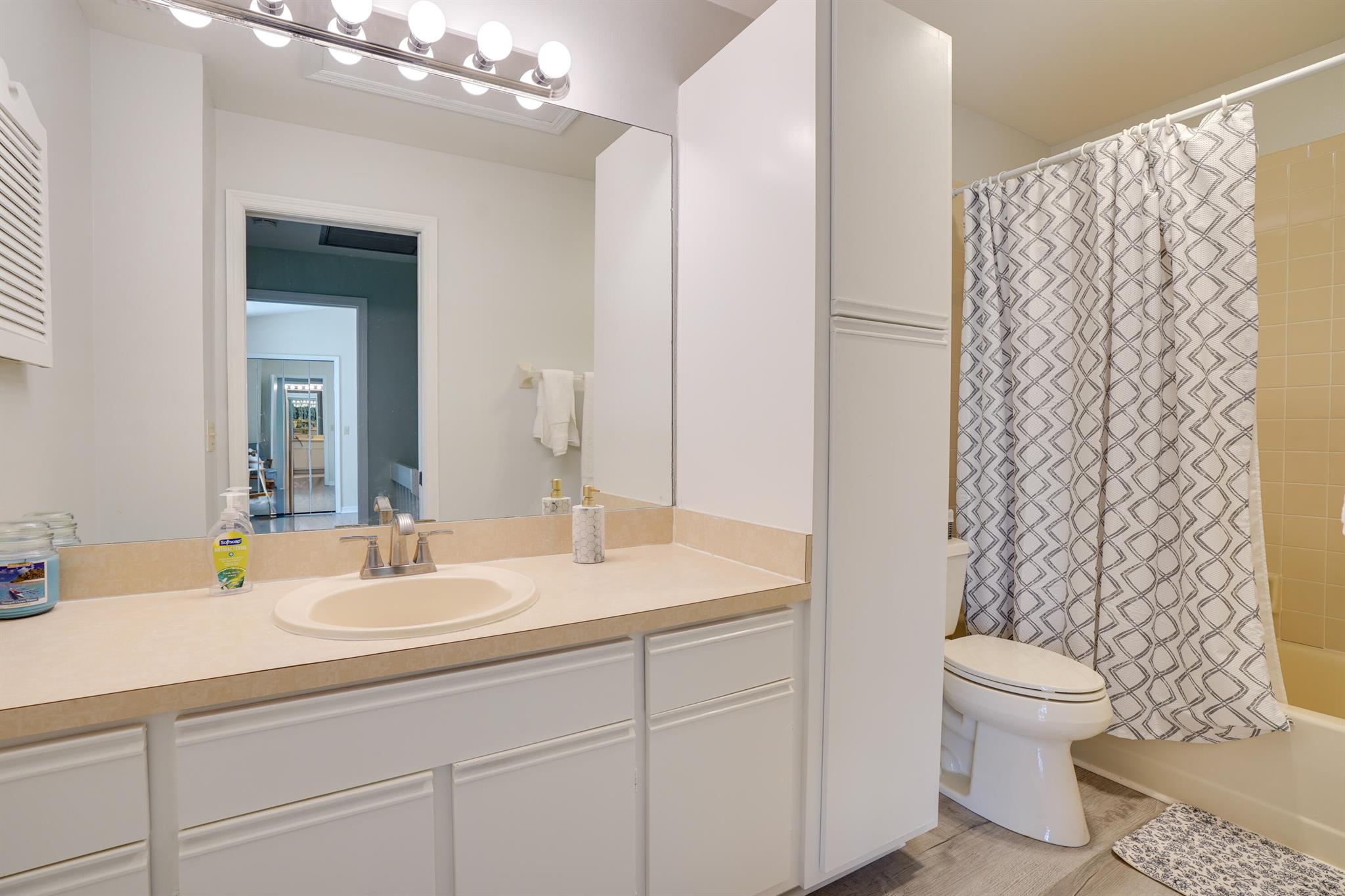 CAMELOT GARDENS PHASES 1 - Residential Lease
