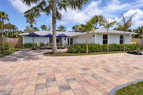 Photo of 423 Beacon Street, Tequesta, FL 33469 (MLS # B26012440)