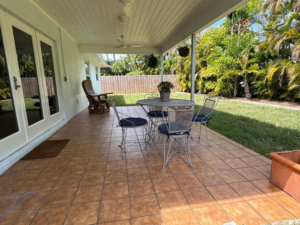 Photo of 423 Beacon Street, Tequesta, FL 33469 (MLS # B26012440)
