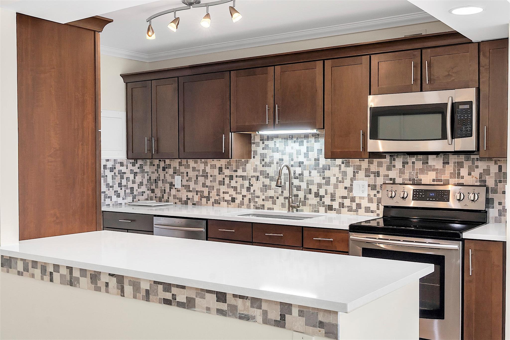 3233 NE 32nd Ave 204