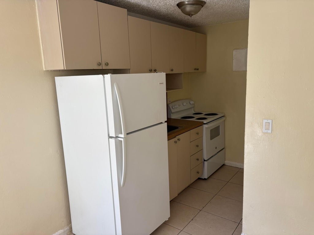 Photo of 905 19TH Street #3, West Palm Beach, FL 33407 (MLS # B26055806)