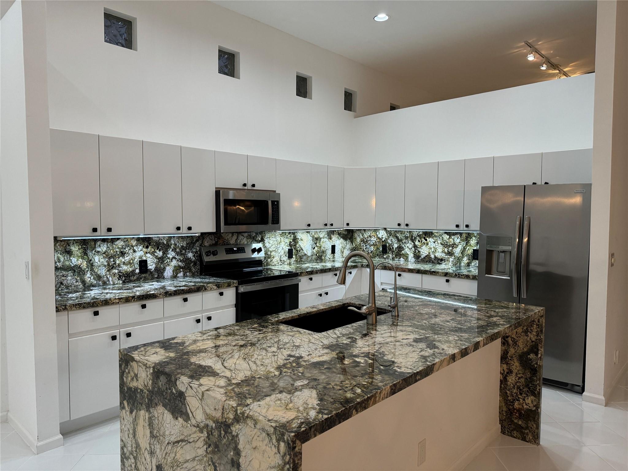 1161 W Bel Aire Dr
