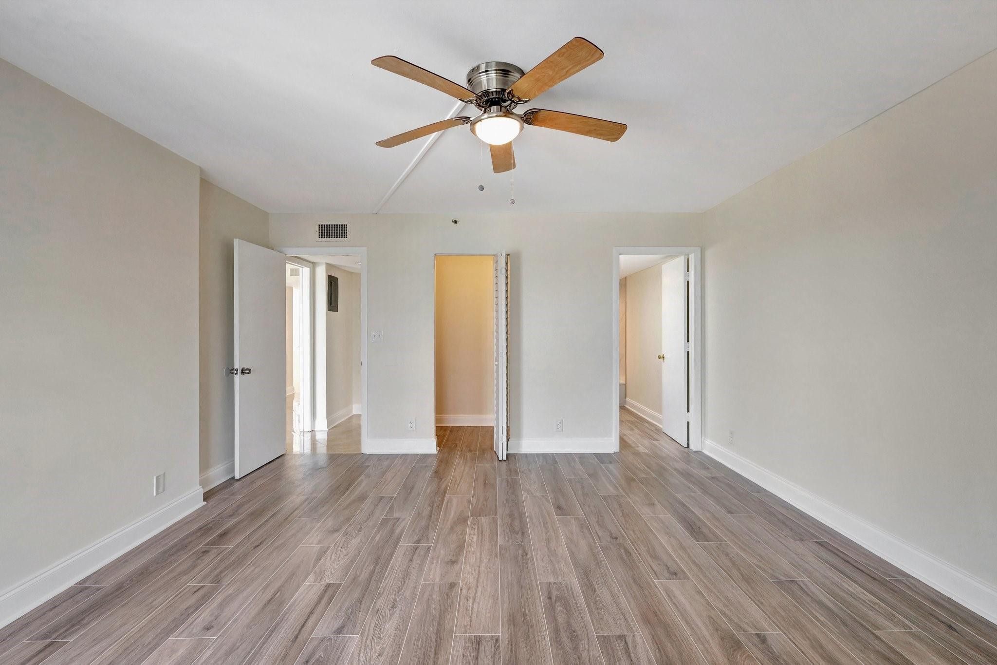 HUNTINGTON LAKES SEC ONE CONDOS - Residential