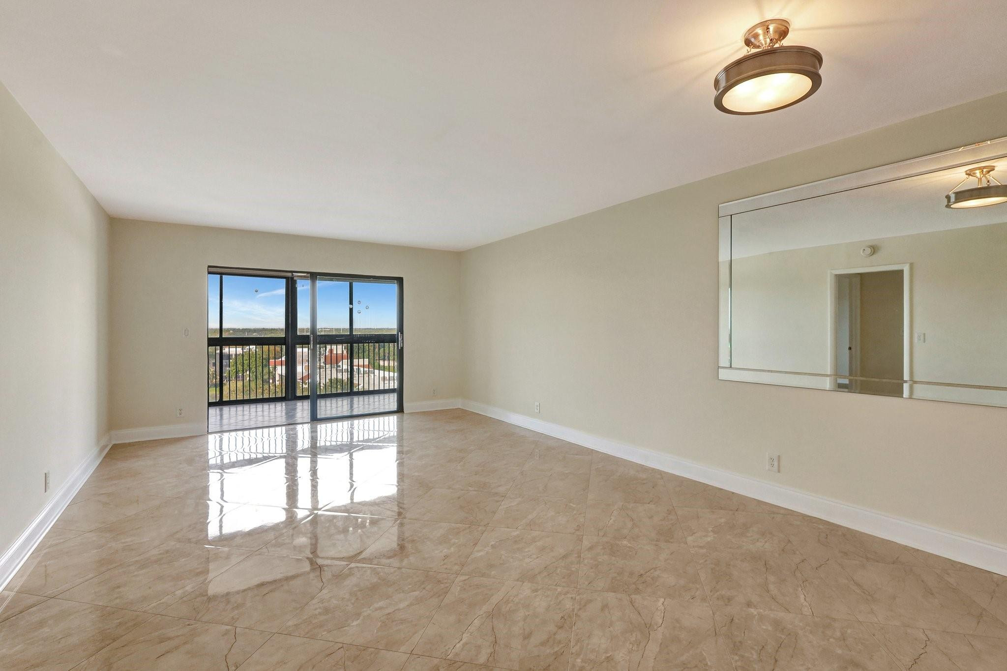 HUNTINGTON LAKES SEC ONE CONDOS - Residential