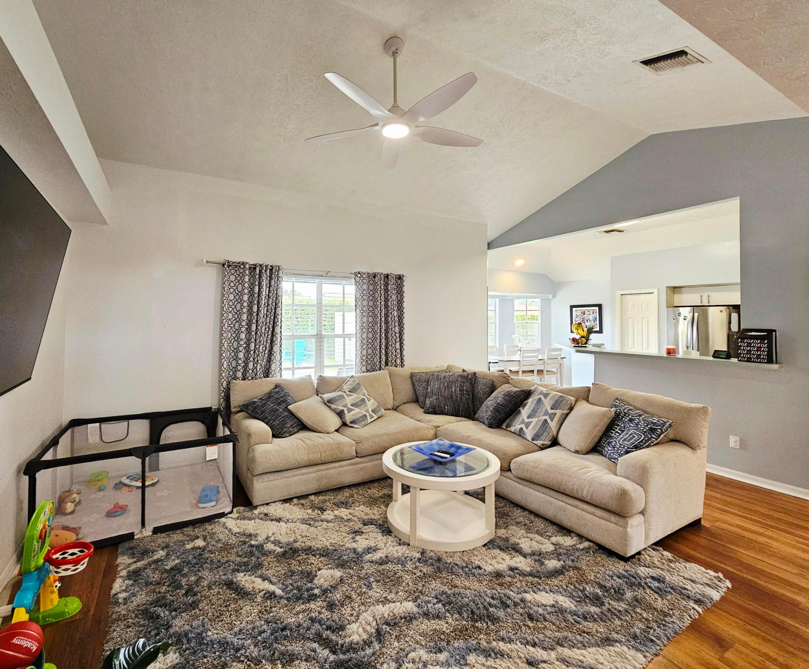 2388 SW Fern Circle