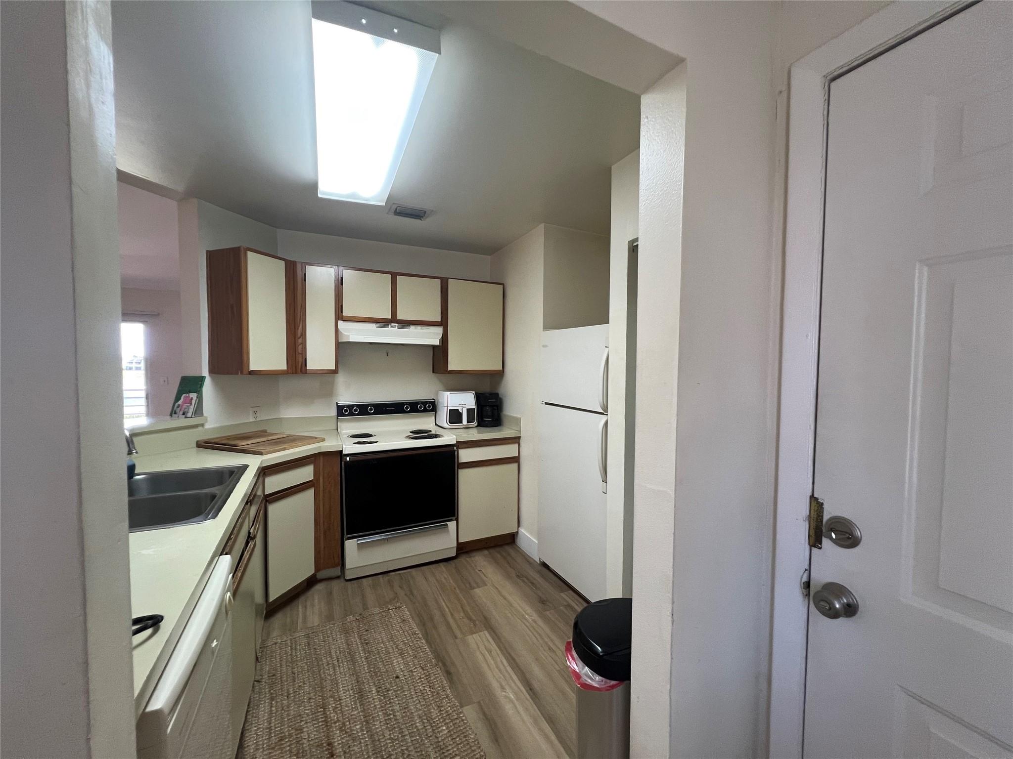 Summer Lake Condominium - Residential