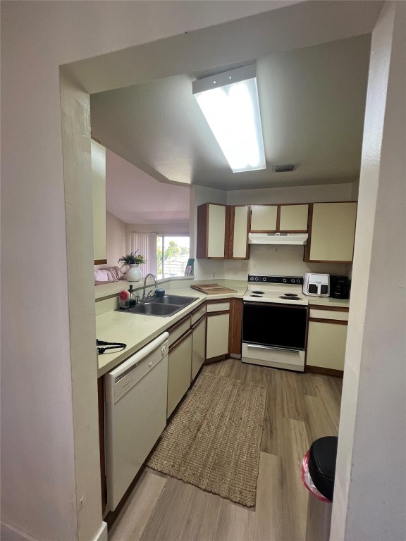 Summer Lake Condominium - Residential