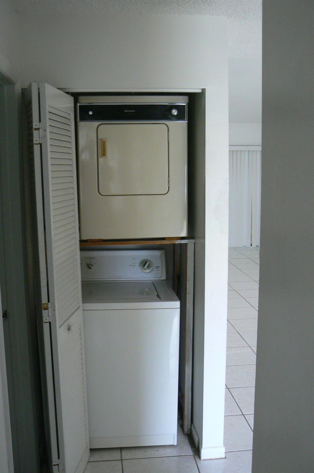 MALIBU VILLAS CONDO - Residential Lease