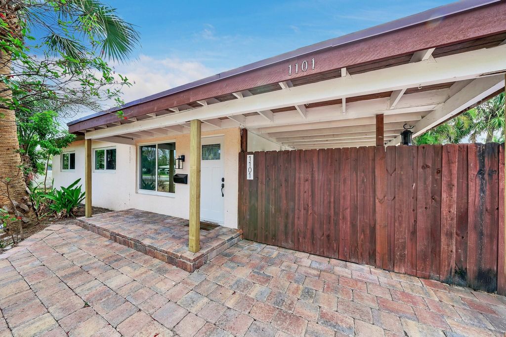 Photo of 1101 SW 1st Avenue, Pompano Beach, FL 33060 (MLS # B26026234)