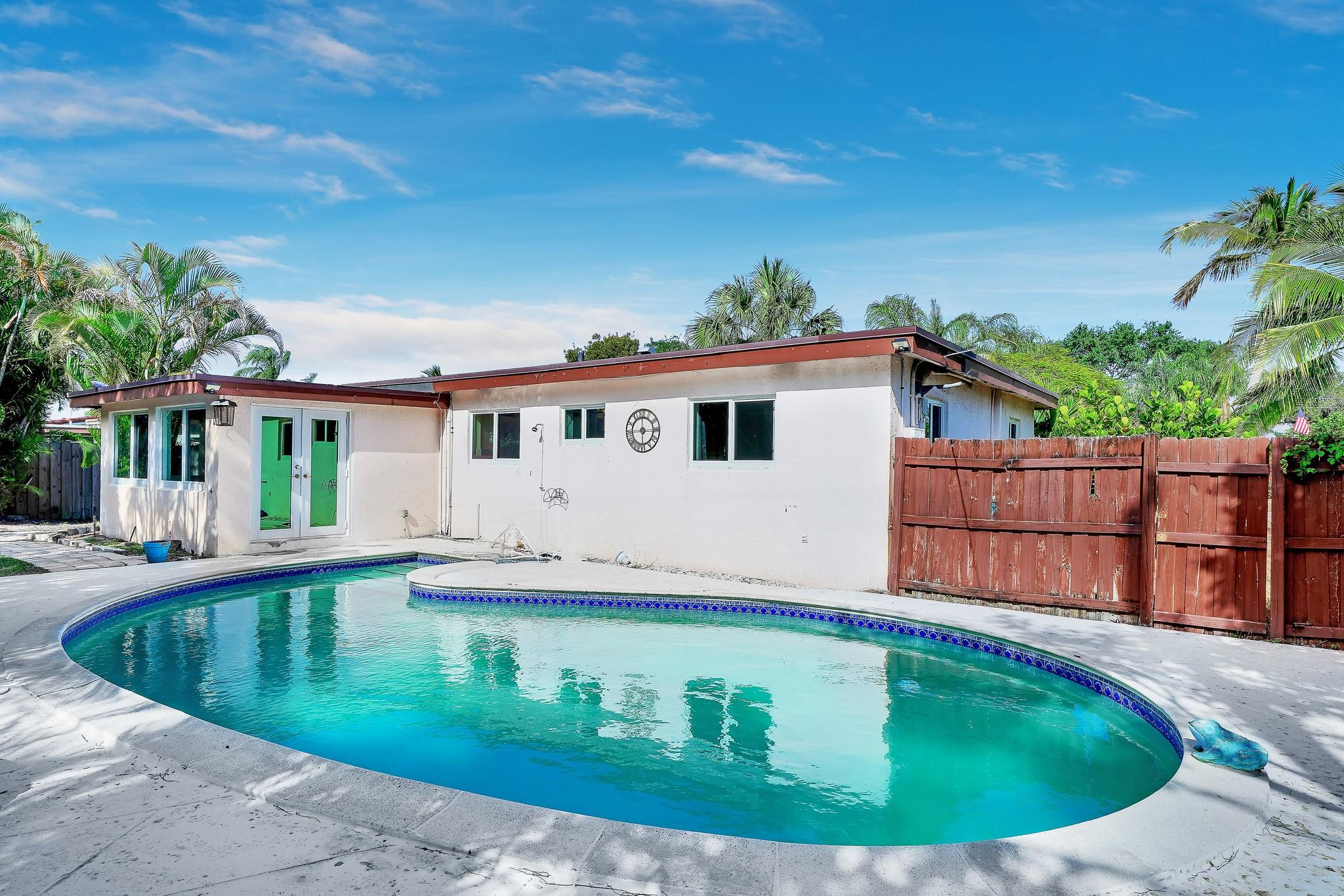 LYONS PARK - Residential Lease