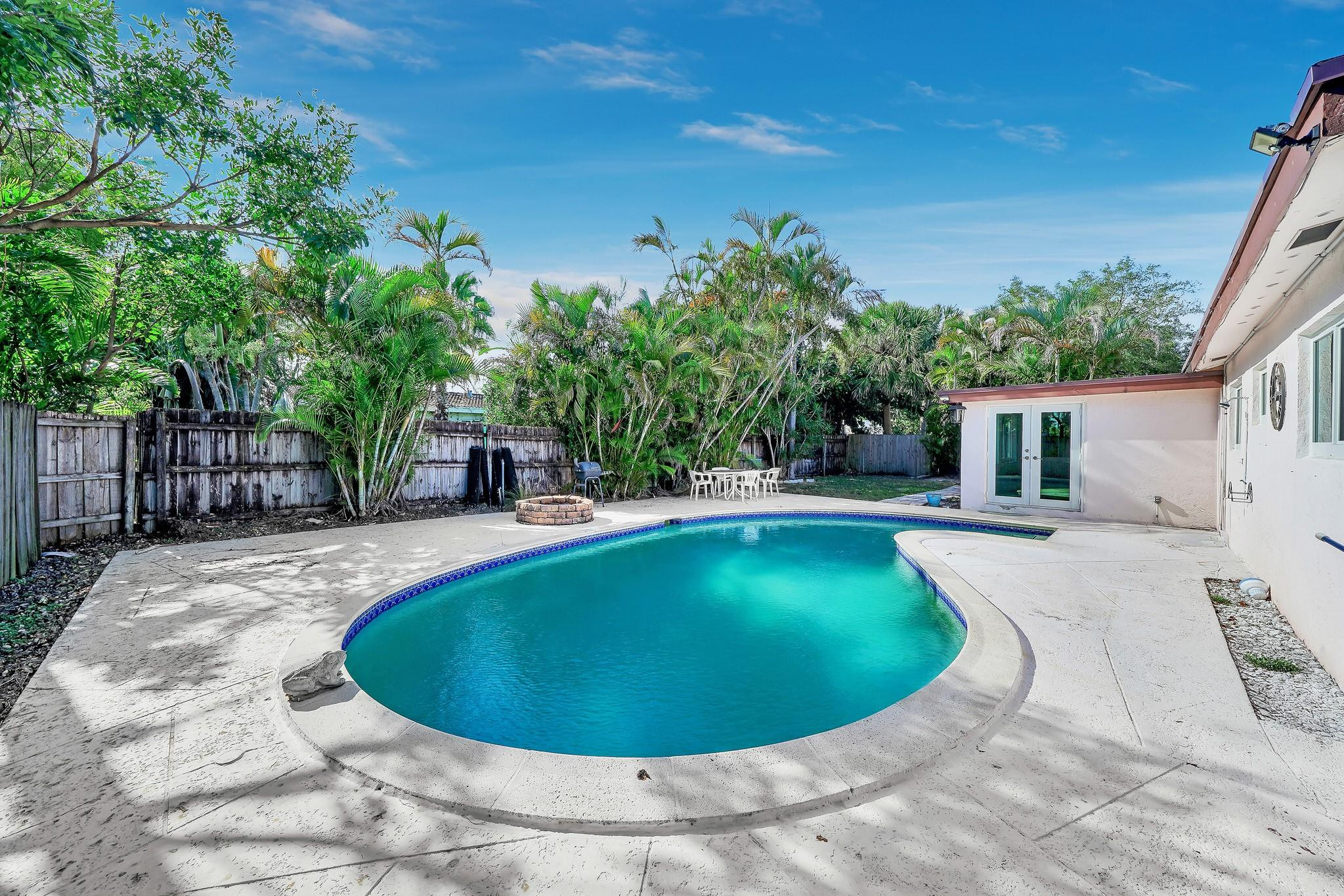LYONS PARK - Residential Lease