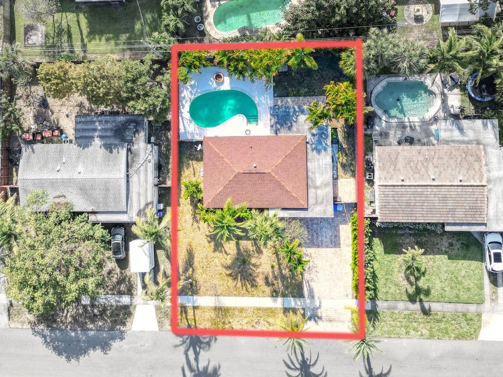 Photo of 1101 SW 1st Avenue, Pompano Beach, FL 33060 (MLS # B26026234)